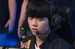 开云体育-V5轻取LGD，Deft打出惊人五杀入围赛3:2（巴黎）