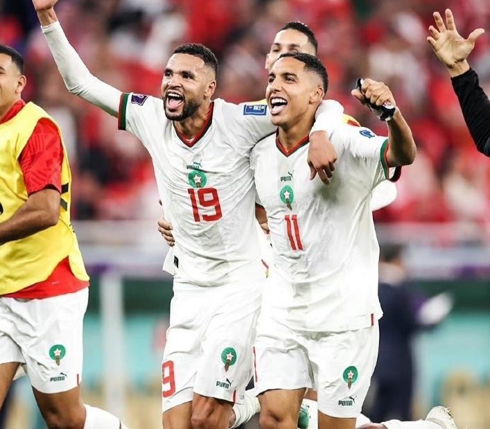 日本队完胜德国队，黄鸭组合点燃赛场