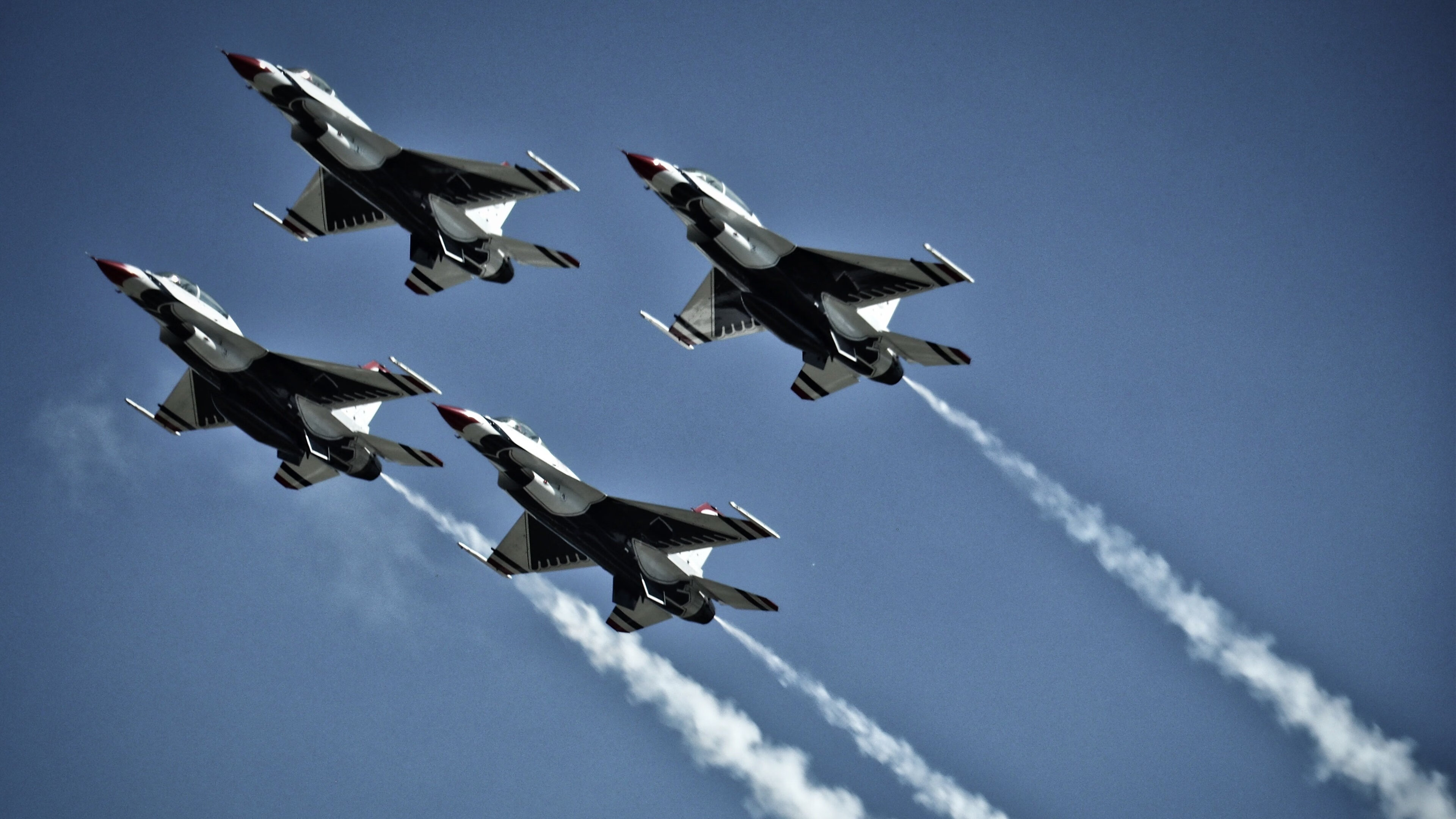 湖人轻取马刺，贝恩关键回合不手软，新生代关键时刻扛旗