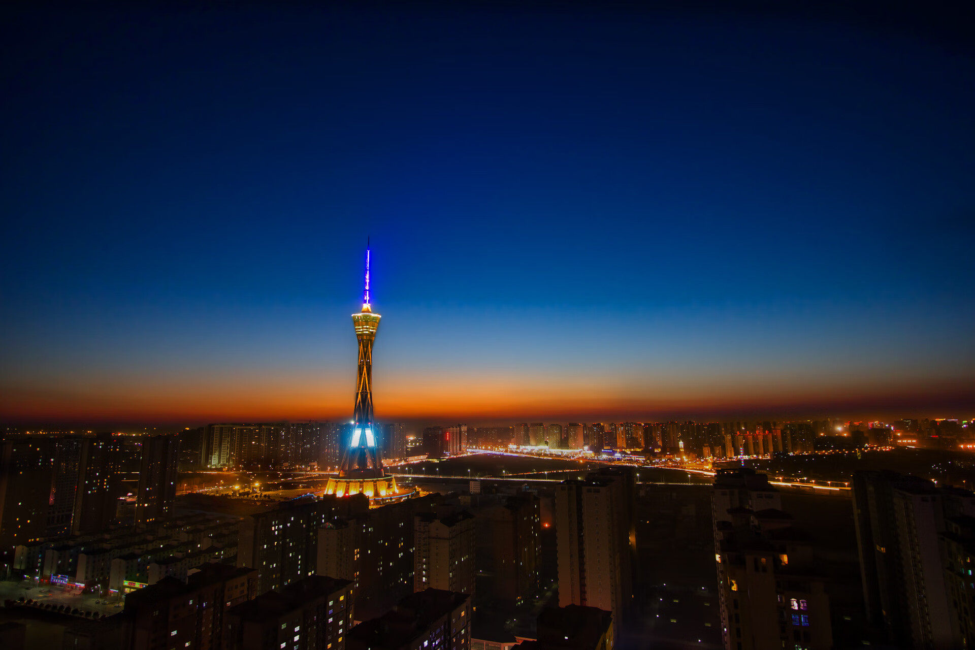 烽火燃疆场，孤星照归途